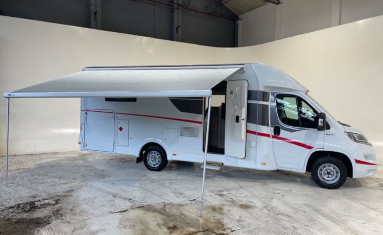 Ernie – 4 berth Sunlight T68 with end bedroom insurance included 