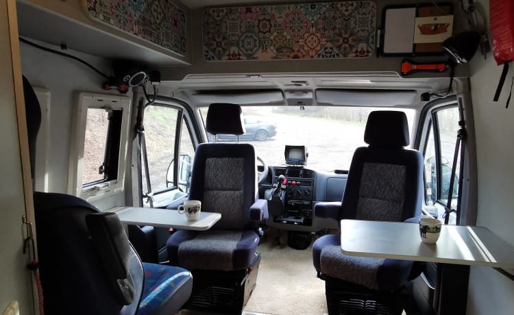 Op avontuur met betrouwbare bus camper.