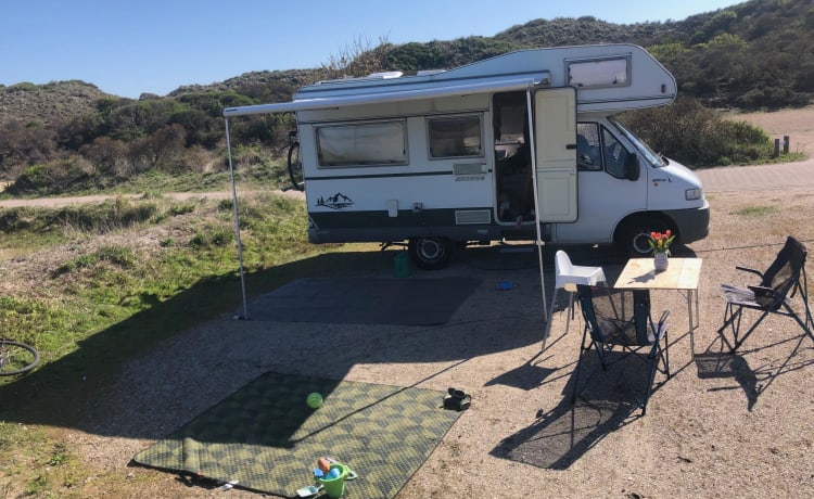 Camper familiare compatto e completo