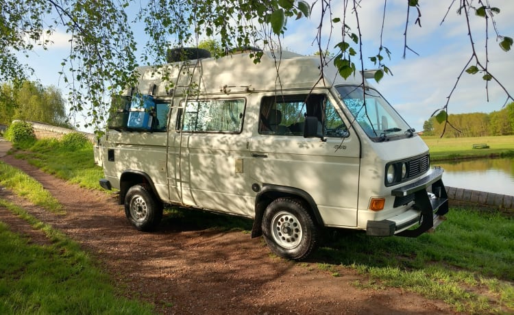 Rika – Vw T3/T25 Syncro 4x4 from £103pn