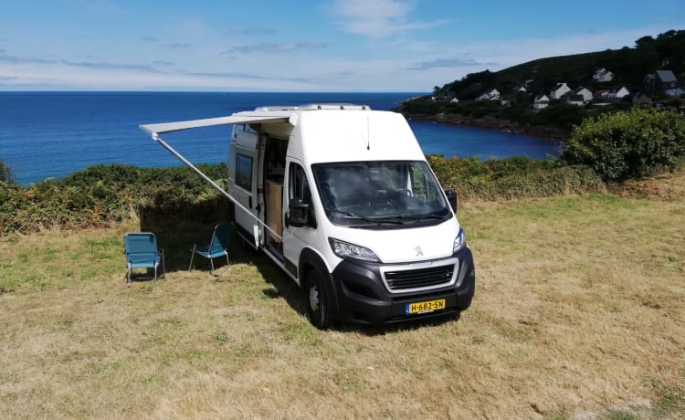 Boxer XL voor lange mensen, surfcamper met grote garage 