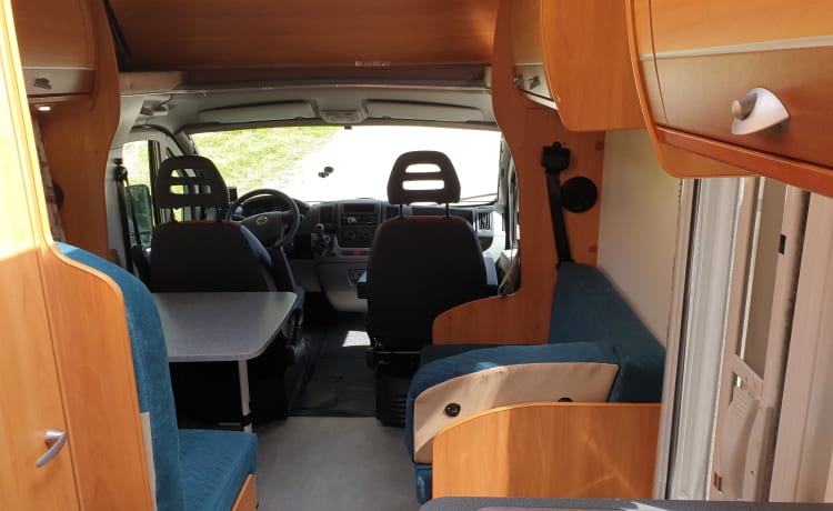 Homecar2 – Kompletter HomeCar2 Familiencamper mit Motorklimaanlage und Solarpanel