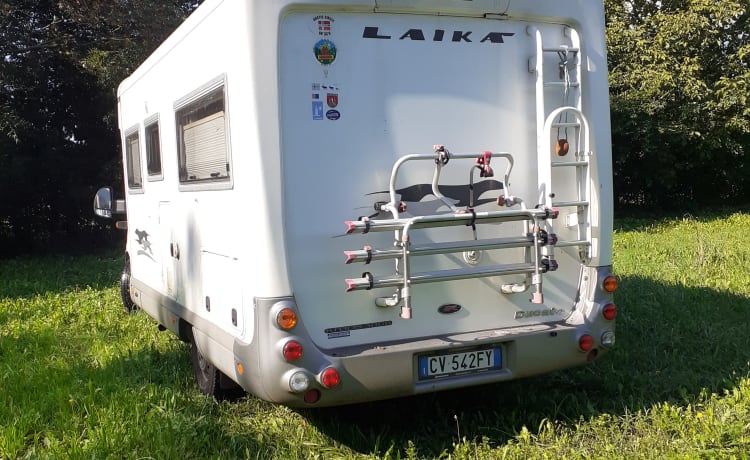 Laika camperverhuur - Kreoss 3008 met 4 bedden