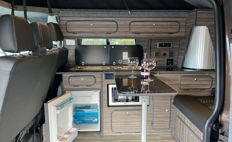 Angus – Luxury VW T6 Campervan Conversion