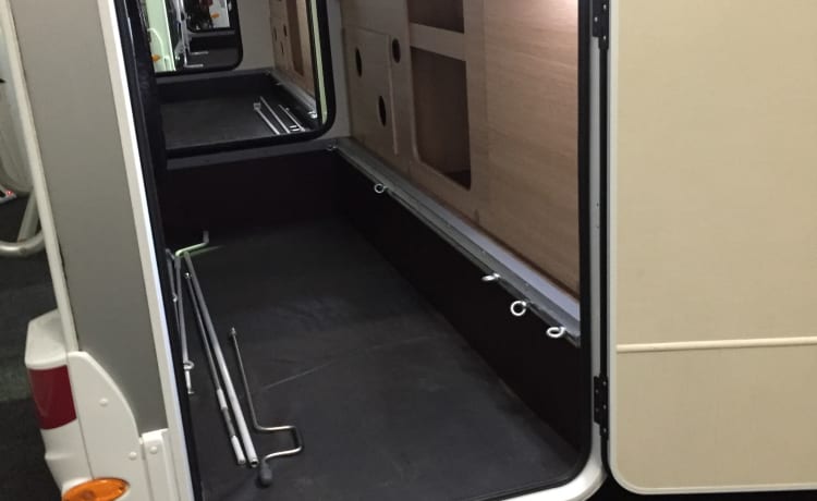 Compact luxury camper with single beds, TV and air conditioning