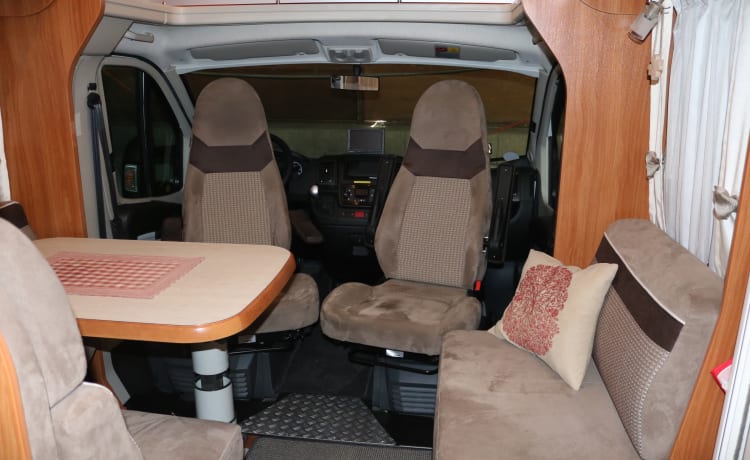 Con un buon feeling in vacanza con questo completo Dethleff Camper