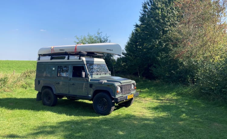 2p Land Rover Defender camper with lifting roof