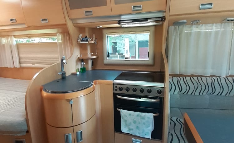 Noleggio camper Laika - Kreoss 3008  con 4 posti letto