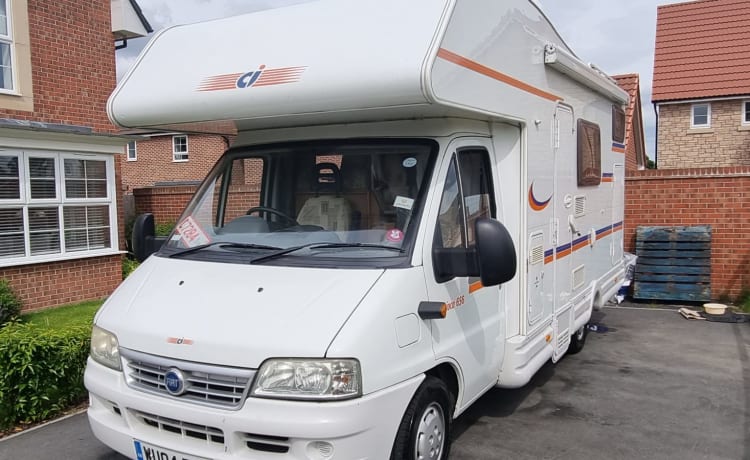 Andy – 6 BERTH 6 SEATS MOTORHOME FOR HIRE
