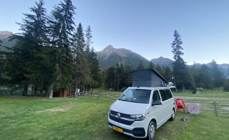 Birdy – Nieuwe VW California Coast uit 2022 - met standkachel