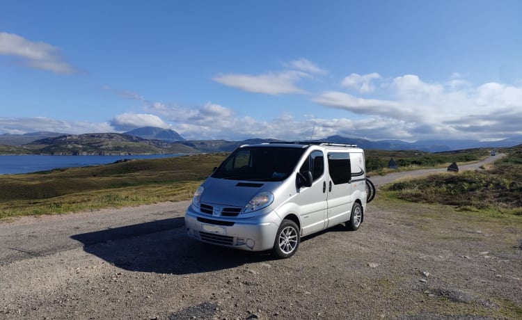 Binky – Nissan-camper met 2 slaapplaatsen uit 2008