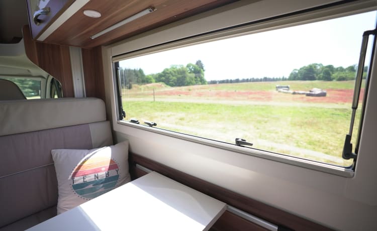 Roscoe – Luxury motorhome - sleeps 6 - Roller team 747