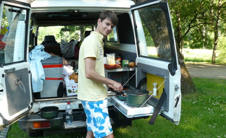 Unique camping cruiser 4x4 with roof tent