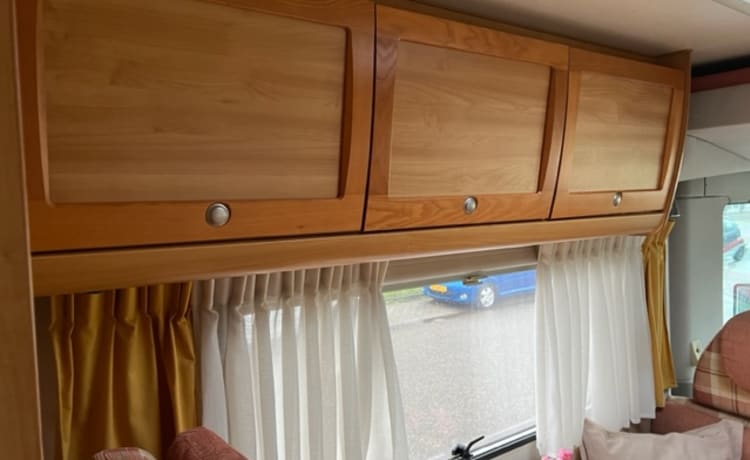 Topper – 6 pers Fiat Knaus Camper 2.8 huisdieren toegestaan