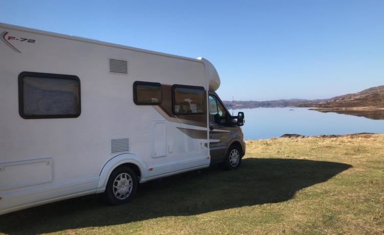 Maverick – Luxe 4-persoons camper (2 salons, 3 aparte slaapgedeeltes)