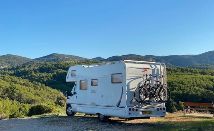 Joli camping-car familial spacieux à louer!