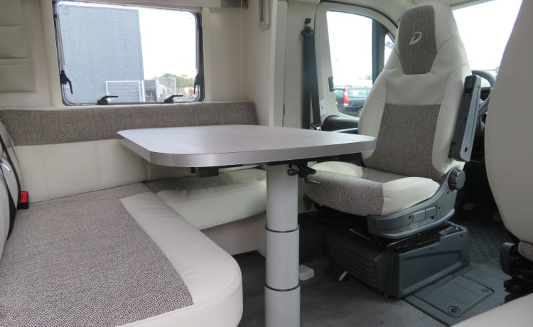 Dethleffs Trend T7057 luxury 4 person camper with automatic transmission