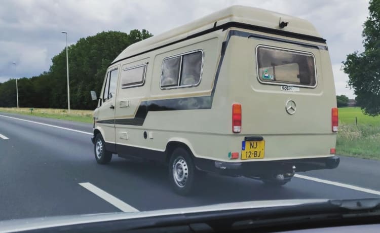 Sjaak  – 2p Mercedes-Benz bus oldtimer de 1979