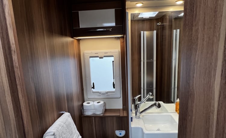 Rewind – Luxury Family Escape: moderno camper con 6 posti letto pronto per un'avventura!