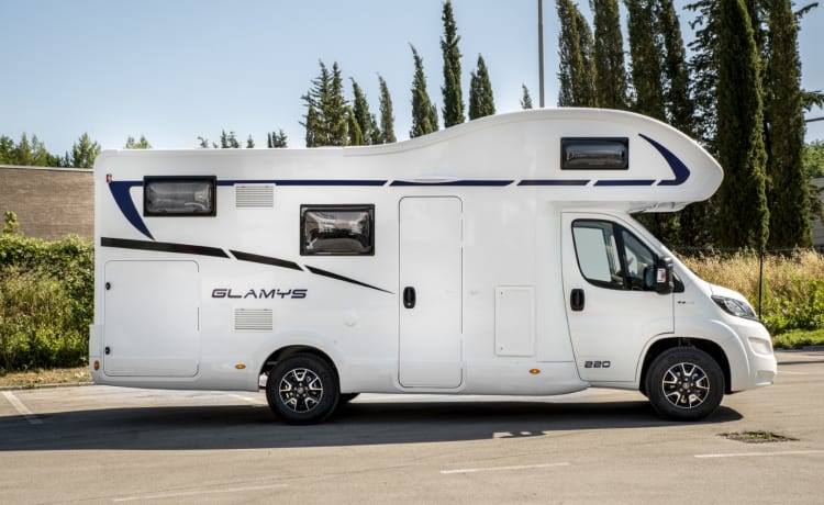 Ons Jeanine – Alcôve 5 personnes neuve à louer avec mobilier de camping de luxe