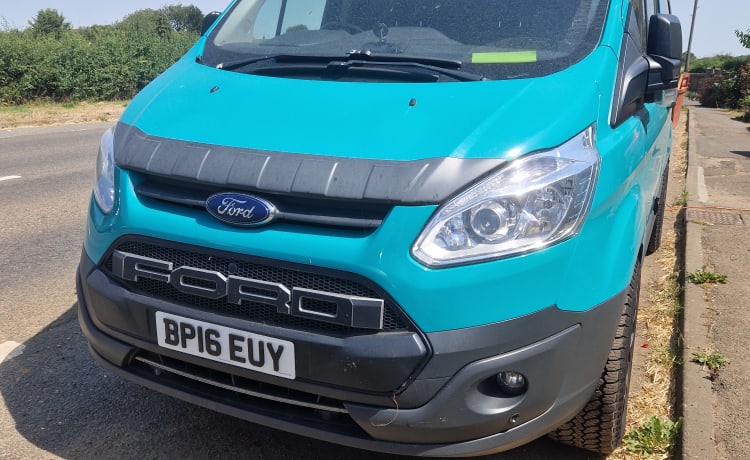 Saorsa – Camper personalizzato Ford Transit con 2/3 posti letto