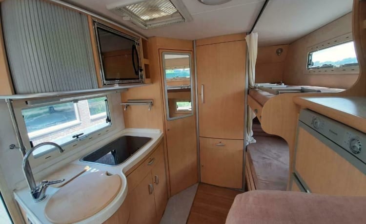 Camper 5 – Camper 5 - Fiat Ducato - Der ideale Familiencamper mit 2 Etagenbetten.