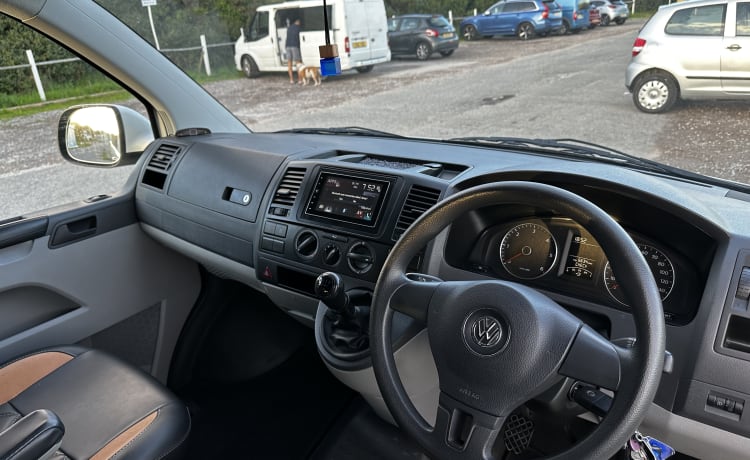 Hochwertiger VW T5.1 Pop-Top-Wohnmobil mit 4 Schlafplätzen