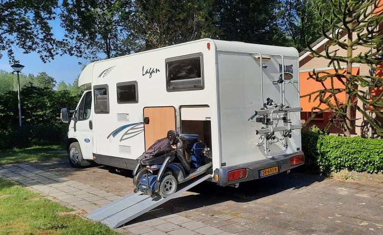 Louis – Mooie compacte McLouis integraal uit 2007 met Garage en scootmobiel 