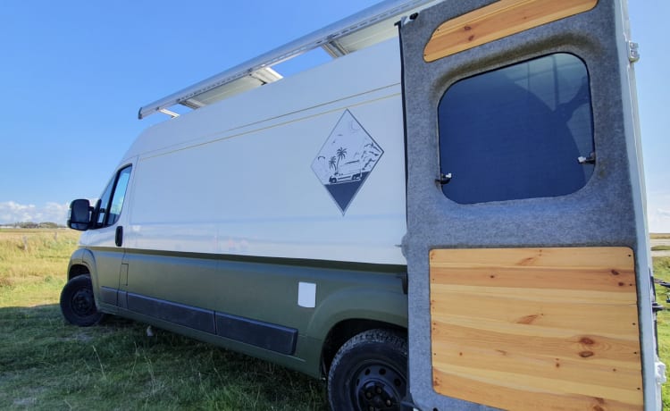 Super atmospheric & adventurous off-grid road trip camper!