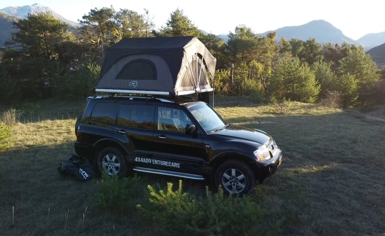 4x4 Mitsubishi Pajero avec grande tente de toit