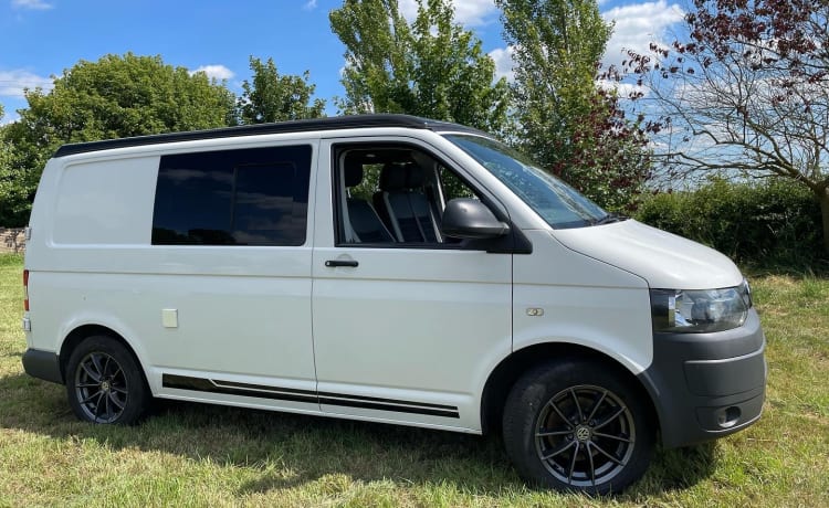 Maud – Volkswagen Wohnmobil mit 4 Schlafplätzen aus dem Jahr 2012