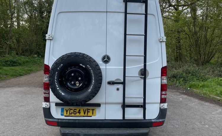 Neville – Conversion Mercedes Sprinter hors réseau