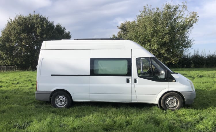 Sunny ☀️ – Off grid Ford bus