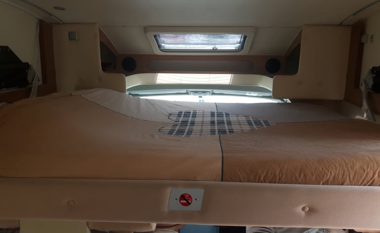 Nette, complete en comfortabele gezins-camper