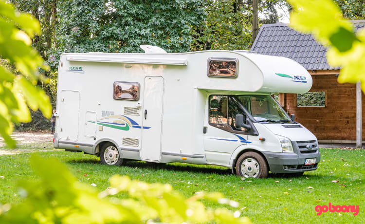  Chausson Flash 03 – Camping-car familial tout confort avec lits superposés