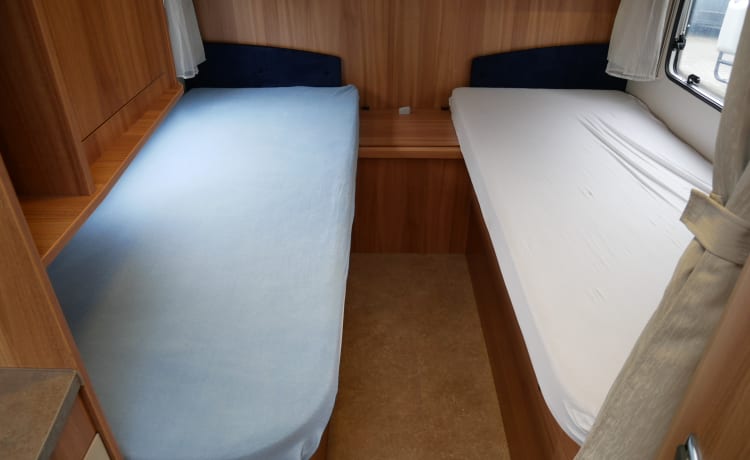 Chausson Flash 16, 4-Personen, Längsbetten, Hubbett!!