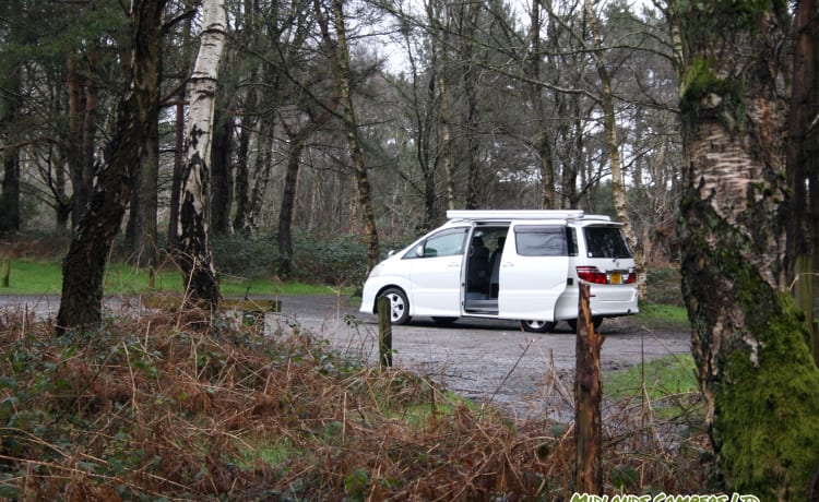 Skye – Toyota-camper met 4 slaapplaatsen uit 2005