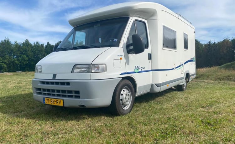 Sehr gepflegtes, luxuriöses und komplettes Chausson Allegro 68 mit 4 Schlafplätzen.