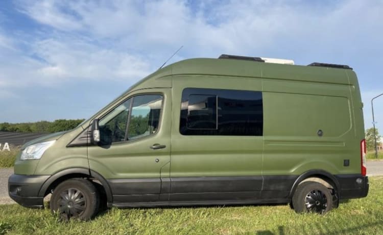 Bruce – Tough 4p bus camper for great adventures