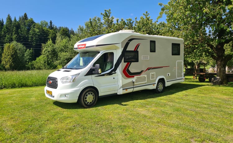 Camper vrijheid op top niveau – Heerlijke 4 persoons Challenger half integraal camper uit 2019