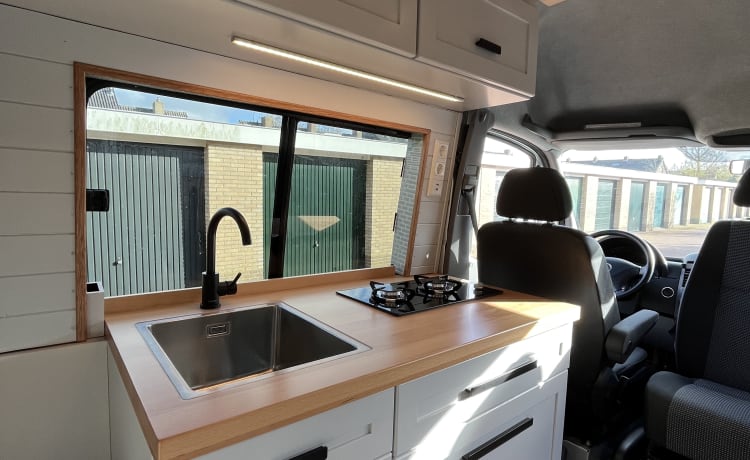 Hank the Van – Mercedes Sprinter de luxe hors réseau