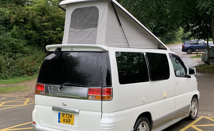 Grant’s great escape – Nissan Elgrand - 4 slaapplaatsen