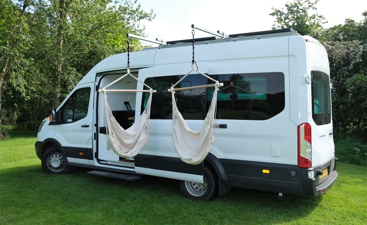 Angus – Superbe Campervan 4 places avec lit Kingsize