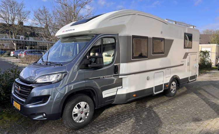 Camper di lusso Adria 670 DC per 4 persone - ancora disponibile per le vacanze di maggio!