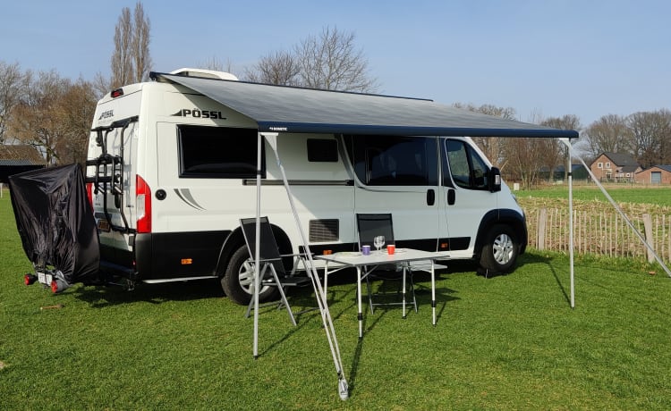  Luxe Pössl buscamper 640 met lengtebedden