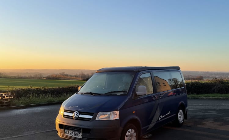 Carousel – Volkswagen Bus mit 4 Schlafplätzen aus dem Jahr 2006