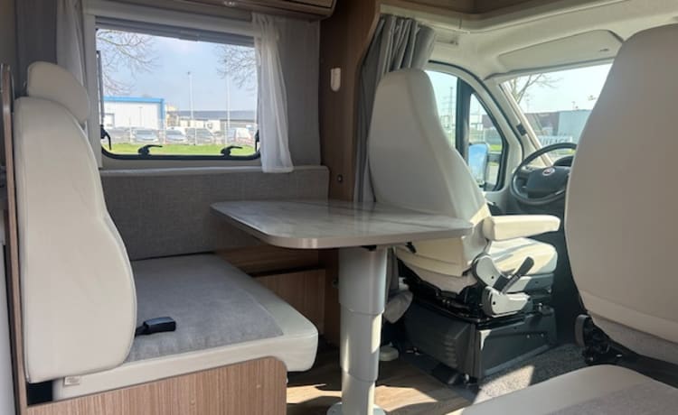 Familie camper – 4p Fiat semi-integrated uit 2019