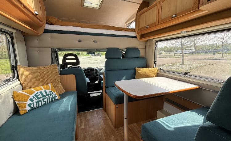 4 persoons Sun Living alkoofcamper uit 2004