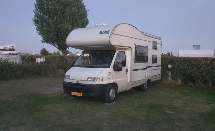 BlueRide –  Complete Fiat Ducato gezinscamper  stapelbed kachel/warm water water    