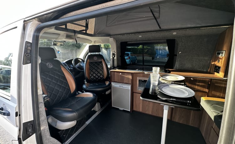 Hochwertiger VW T5.1 Pop-Top-Wohnmobil mit 4 Schlafplätzen